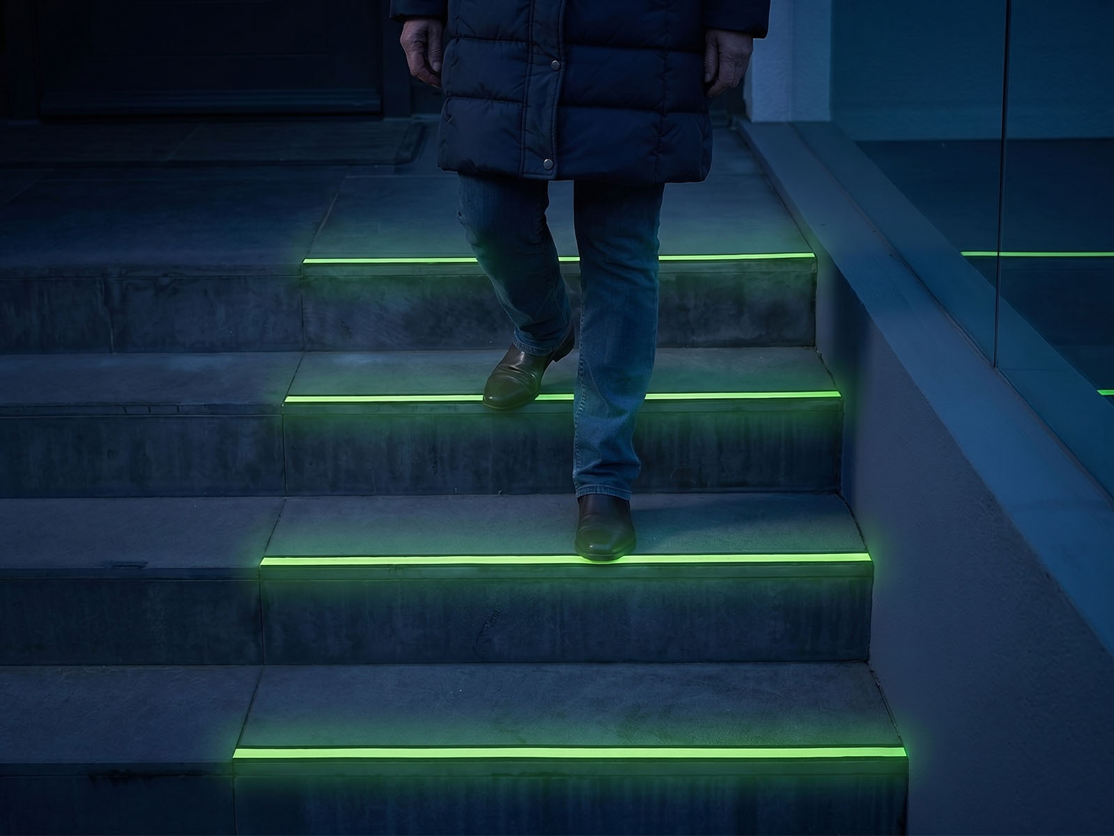 Antislip sticker op rol (glow in the dark 3 meter) M1.jpg